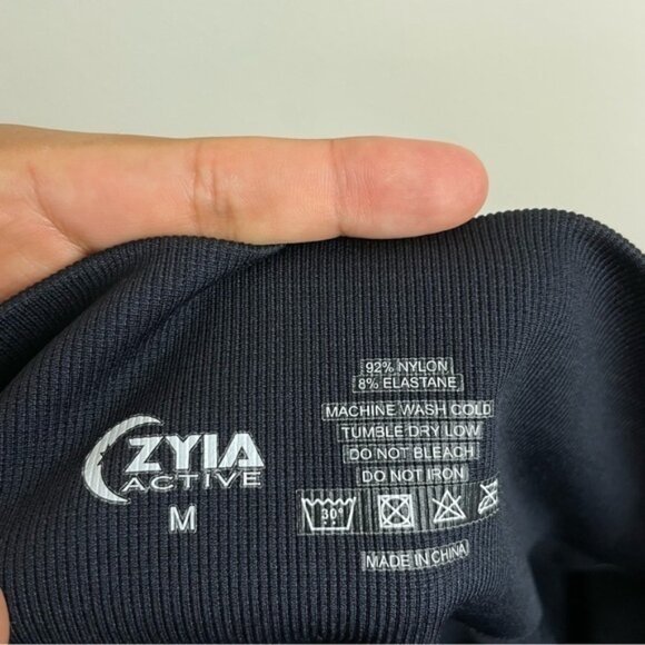 Zyia Black and White Ombre Performance High-Rise 7/8 Leggings - Picture 8 of 8